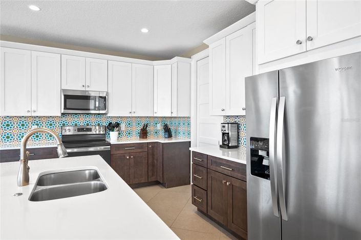 Image No.10-6 Bed Property for sale