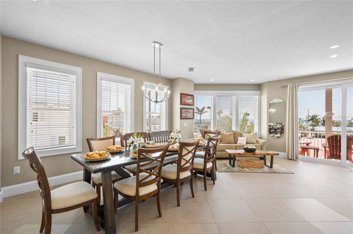 Image No.12-6 Bed Property for sale