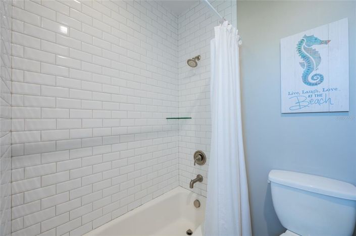 Image No.20-6 Bed Property for sale