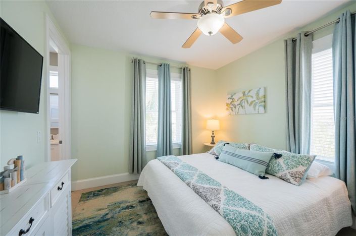 Image No.22-6 Bed Property for sale