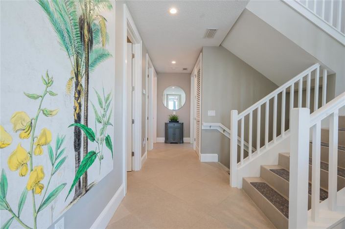 Image No.30-6 Bed Property for sale