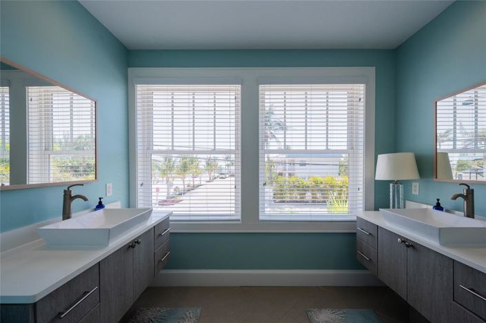 Image No.37-6 Bed Property for sale