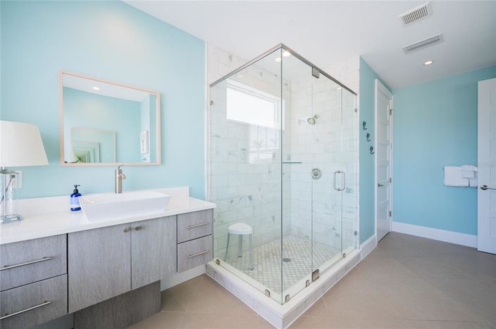 Image No.38-6 Bed Property for sale