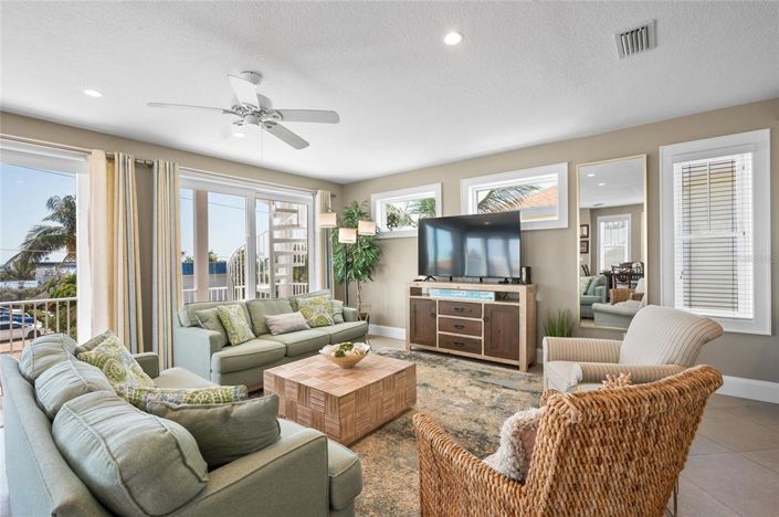 Image No.5-6 Bed Property for sale