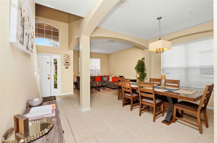 Image No.10-6 Bed Property for sale