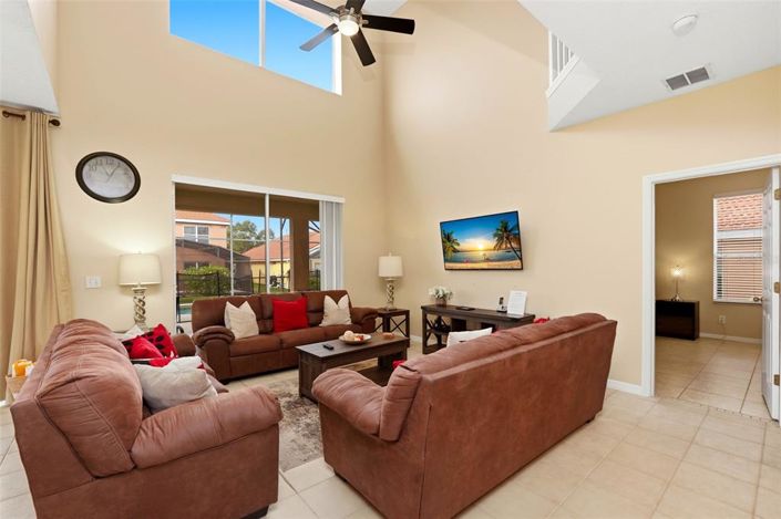 Image No.12-6 Bed Property for sale