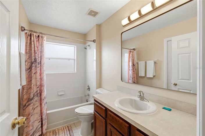 Image No.28-6 Bed Property for sale