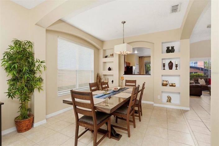 Image No.8-6 Bed Property for sale