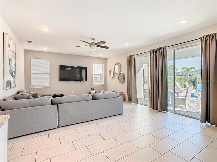 Image No.12-5 Bed Property for sale