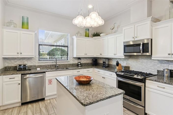 Image No.12-7 Bed Property for sale