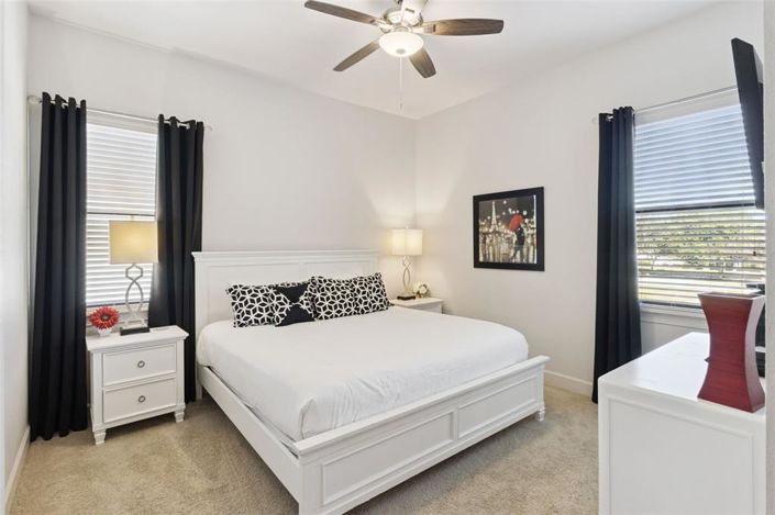 Image No.28-7 Bed Property for sale