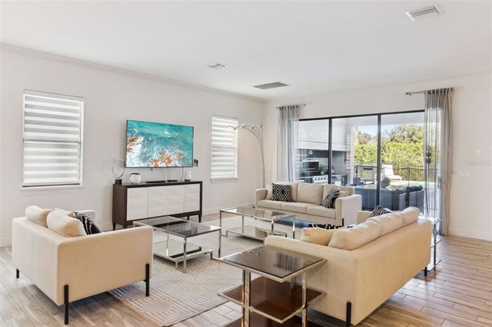 Image No.7-7 Bed Property for sale