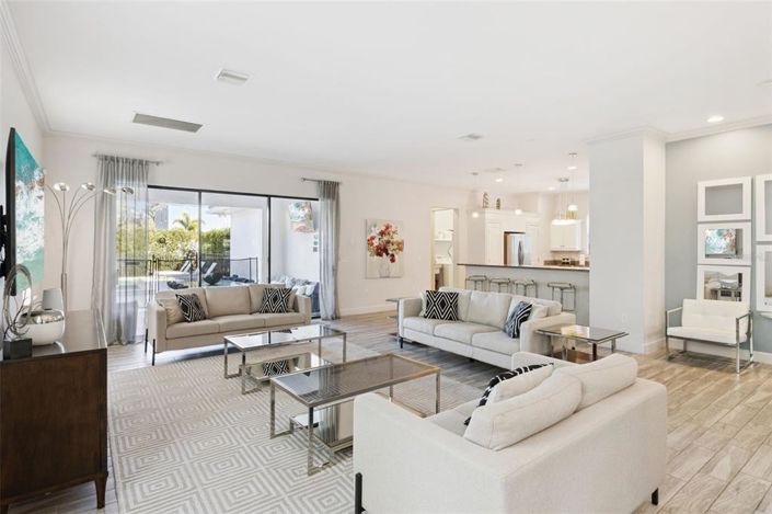 Image No.8-7 Bed Property for sale