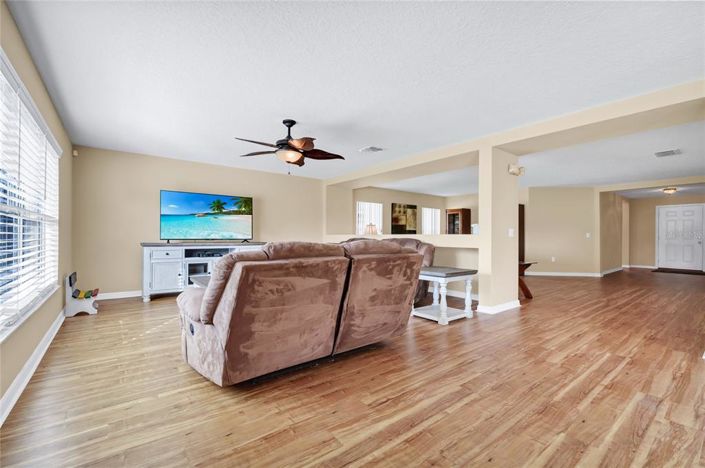 Image No.5-3 Bed Property for sale