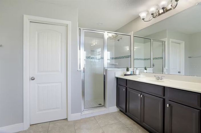 Image No.19-6 Bed Property for sale