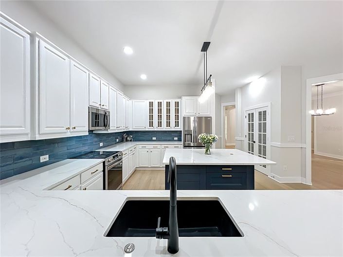 Image No.19-5 Bed Property for sale