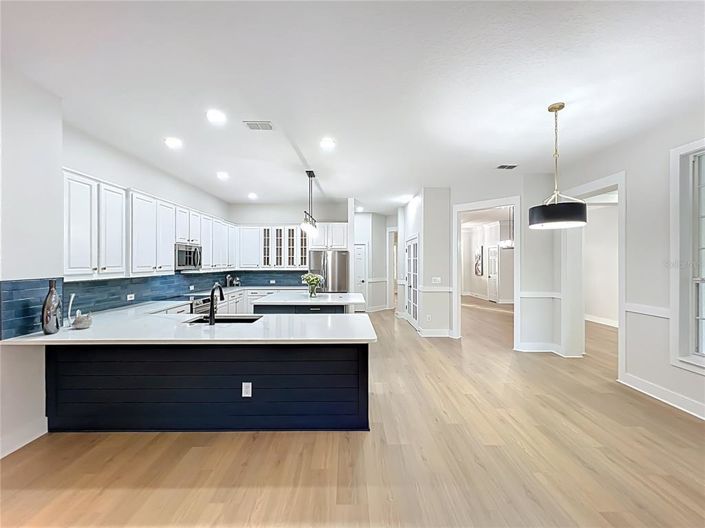 Image No.22-5 Bed Property for sale