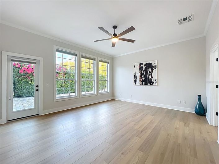 Image No.30-5 Bed Property for sale