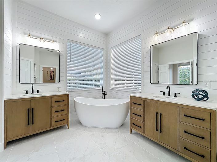 Image No.34-5 Bed Property for sale