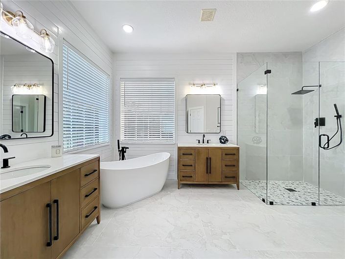 Image No.35-5 Bed Property for sale