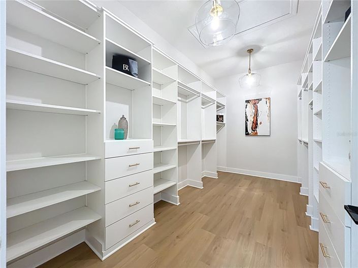 Image No.36-5 Bed Property for sale