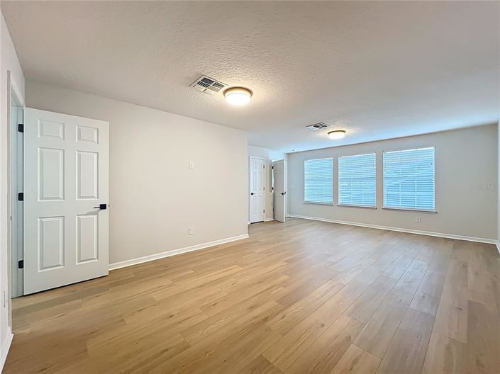 Image No.50-5 Bed Property for sale