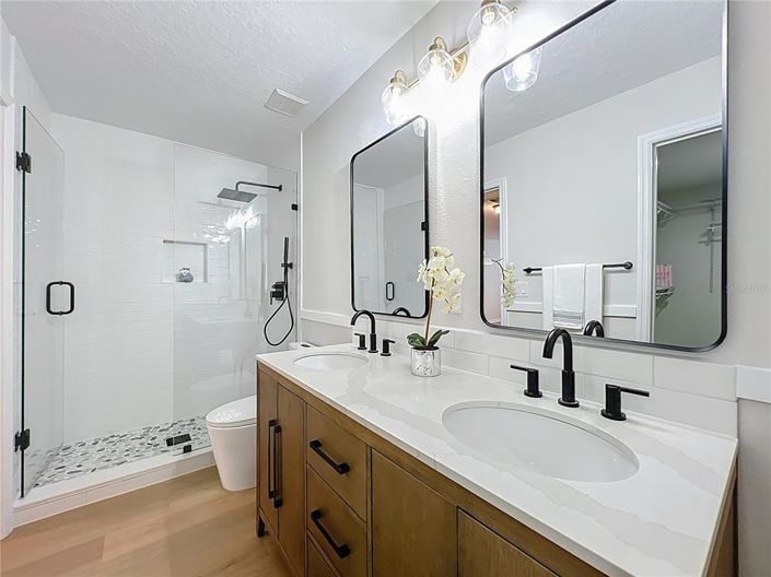 Image No.52-5 Bed Property for sale