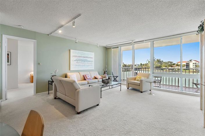 Image No.17-2 Bed Property for sale