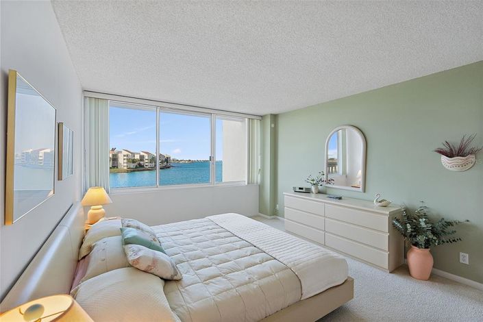 Image No.20-2 Bed Property for sale