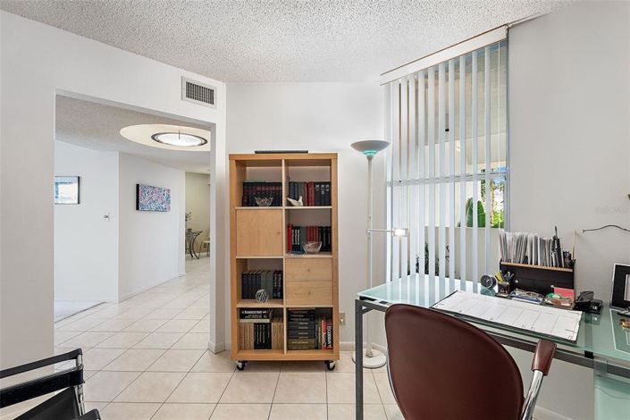 Image No.25-2 Bed Property for sale