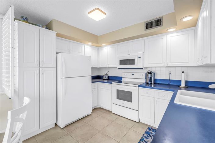 Image No.14-2 Bed Property for sale