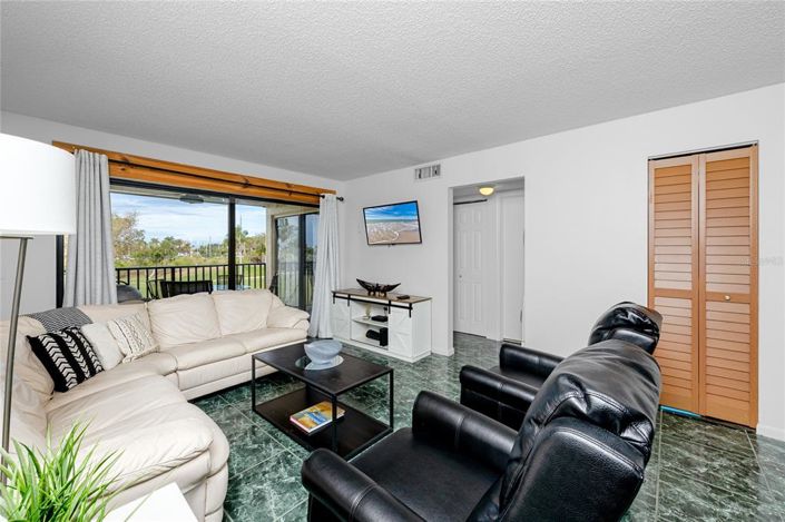 Image No.14-2 Bed Property for sale