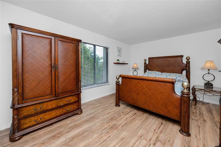 Image No.20-2 Bed Property for sale