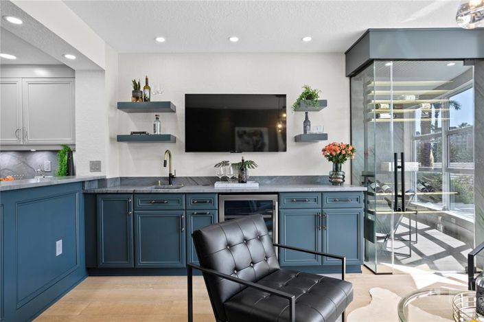 Image No.8-2 Bed Property for sale