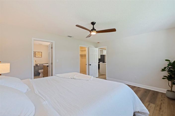 Image No.21-3 Bed Property for sale