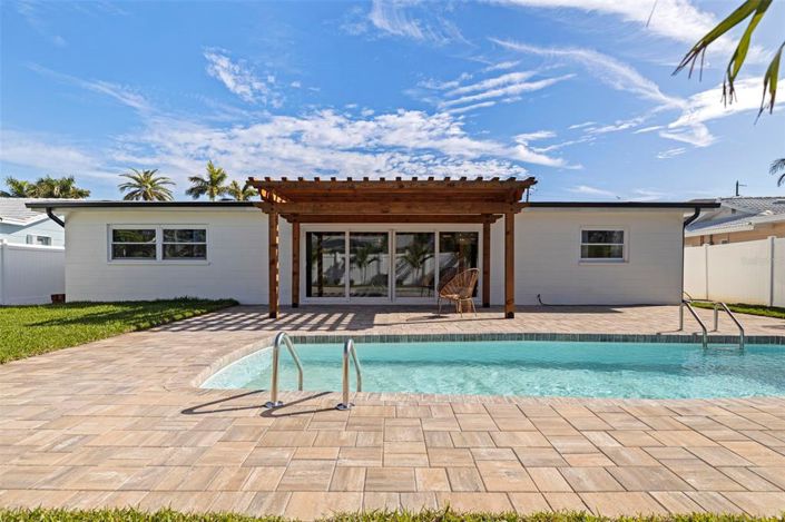 Image No.28-3 Bed Property for sale