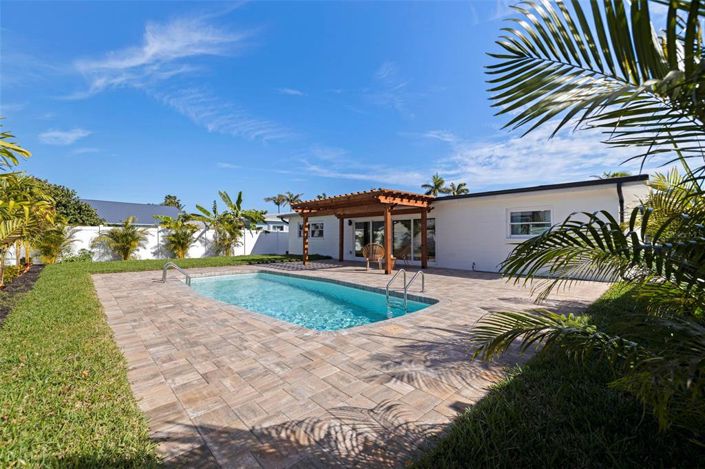 Image No.29-3 Bed Property for sale