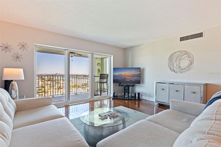 Image No.12-2 Bed Property for sale