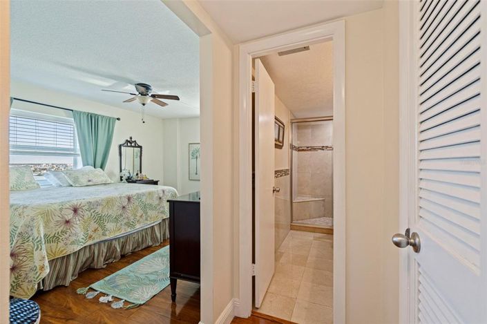 Image No.24-2 Bed Property for sale