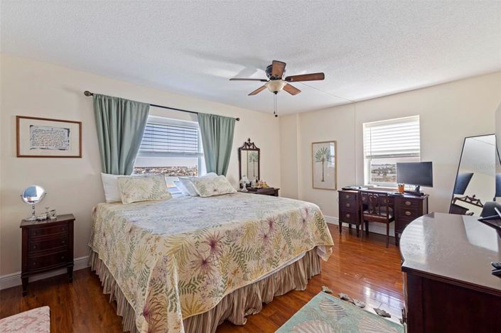 Image No.25-2 Bed Property for sale