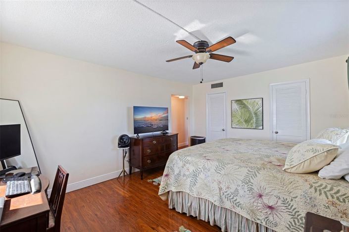 Image No.27-2 Bed Property for sale