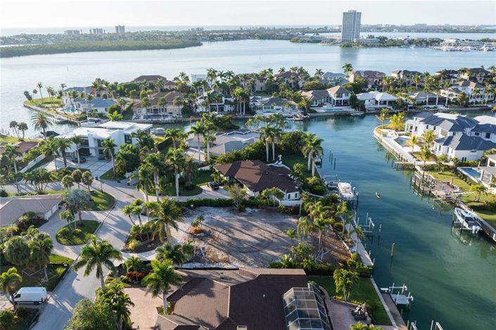 Image No.20-5 Bed Property for sale