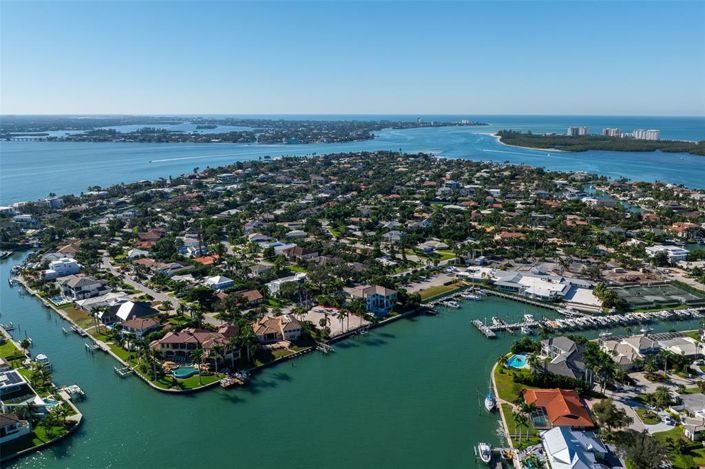 Image No.32-5 Bed Property for sale