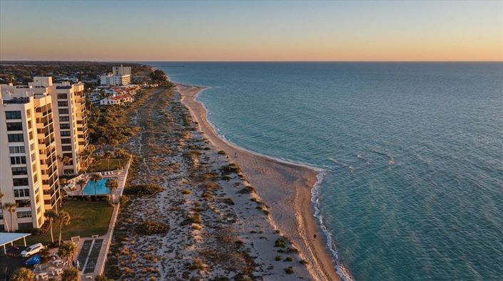 Image No.37-5 Bed Property for sale