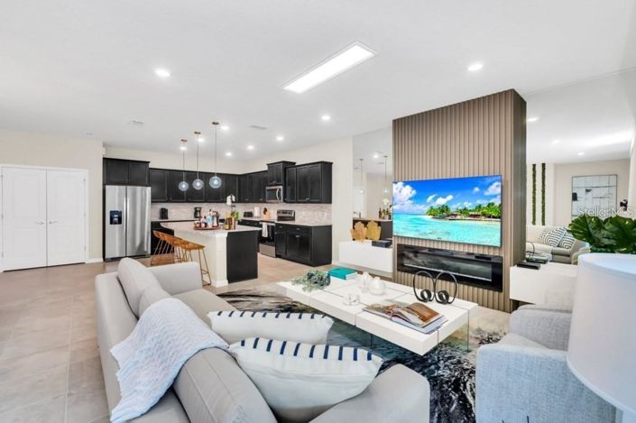 Image No.12-10 Bed Property for sale