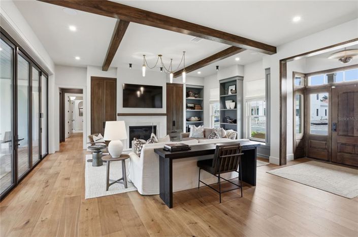 Image No.11-5 Bed Property for sale