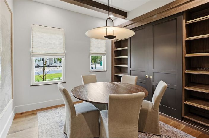 Image No.24-5 Bed Property for sale