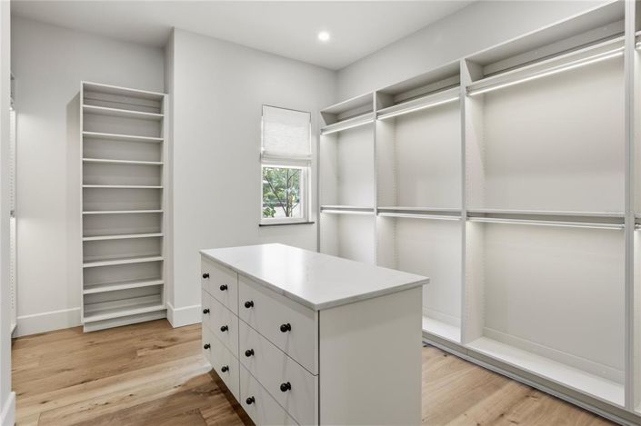 Image No.30-5 Bed Property for sale