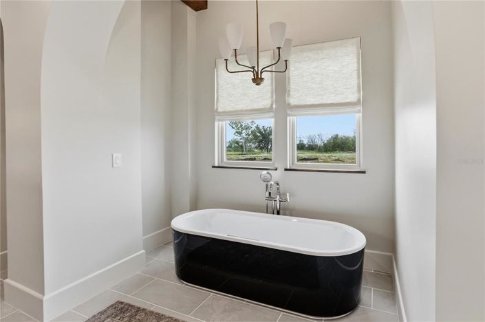 Image No.34-5 Bed Property for sale