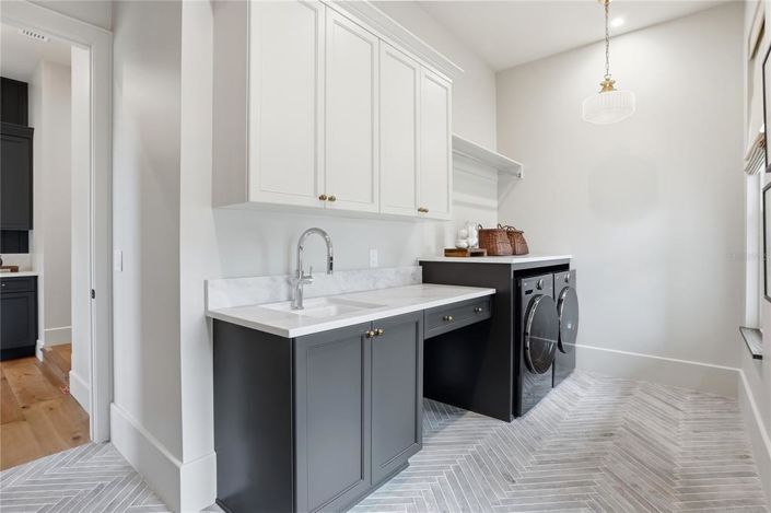 Image No.40-5 Bed Property for sale